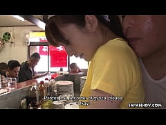 Asuka ญี่ปุ่น เรื่อง เด็กเสิร์ฟผู้โชคร้าย โดนลูกค้าและเพื่อนร่วมงานรุมเย็ดหีในห้องครัว ตอนที่ 1